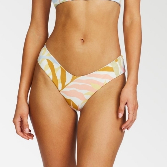 BILLABONG TROPICAL JUNGLE V-NECK CAMI & REVERSIBLE FIJI BIKINI BOTTOMS - Picture 10 of 13